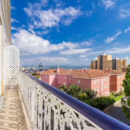Fantastic With River View Апартаменты Лиссабон