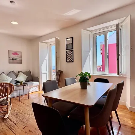 Апартаменты Fantastic With River View